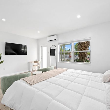 M Lake Worth Beach: Modern Villas with Retro Charm Near Palm Beach Exterior photo