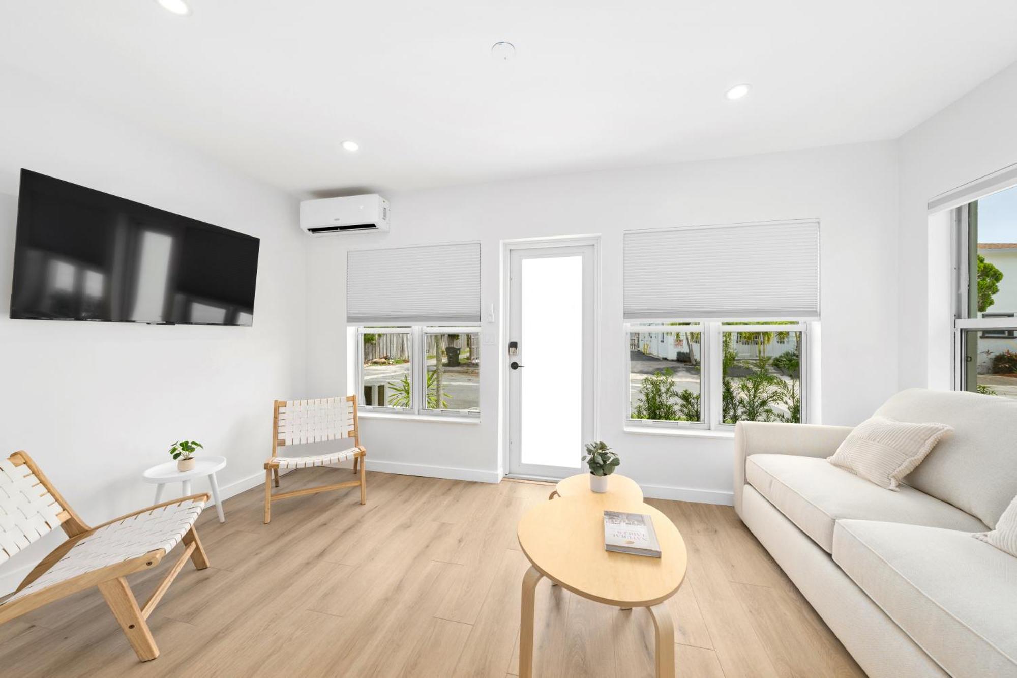 M Lake Worth Beach: Modern Villas with Retro Charm Near Palm Beach Exterior photo