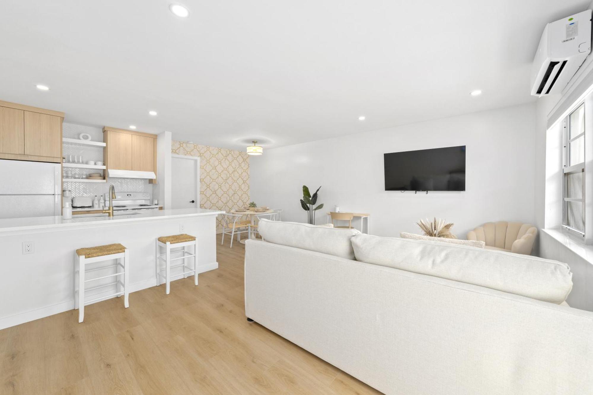 M Lake Worth Beach: Modern Villas with Retro Charm Near Palm Beach Exterior photo