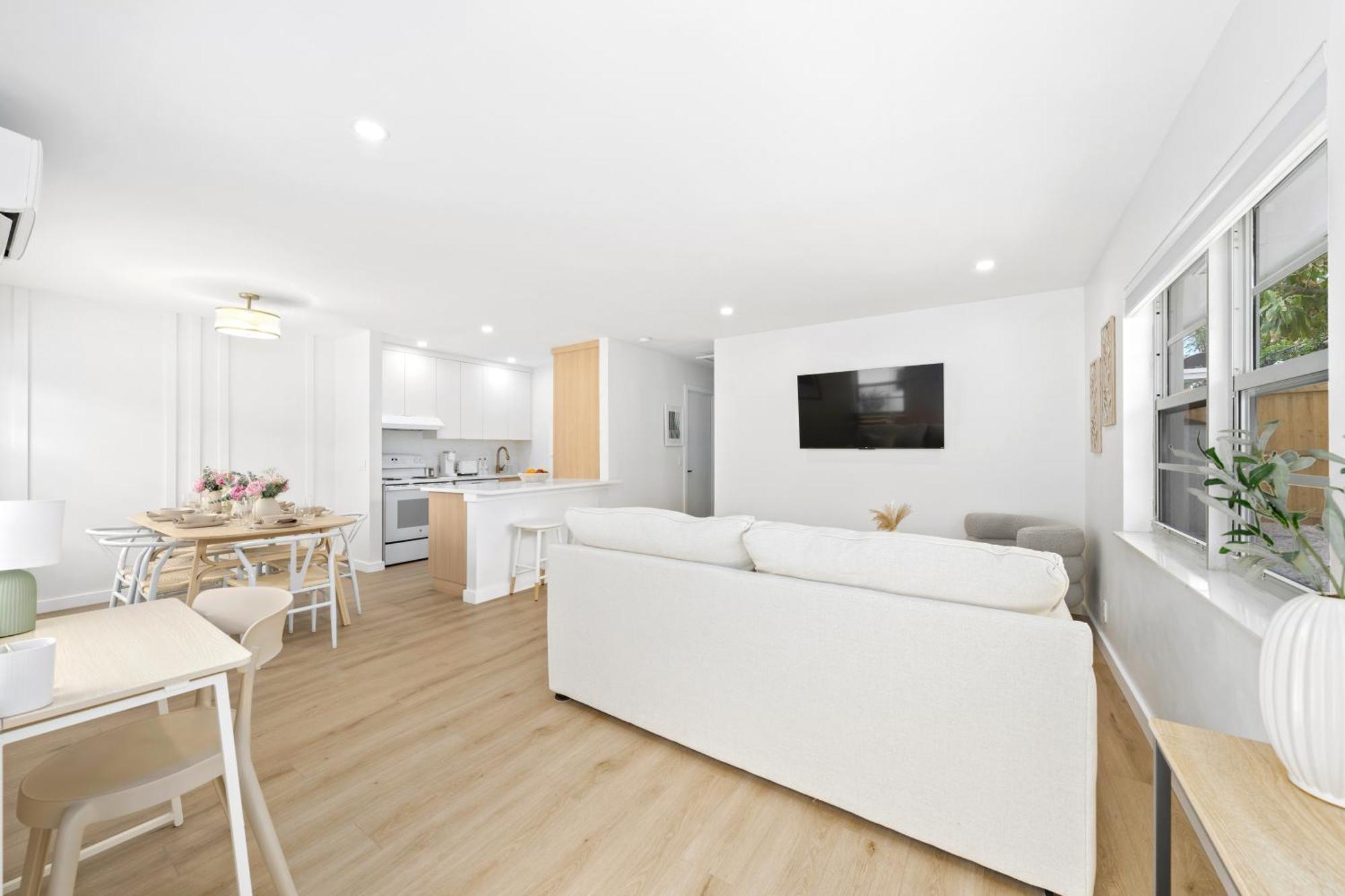M Lake Worth Beach: Modern Villas with Retro Charm Near Palm Beach Exterior photo